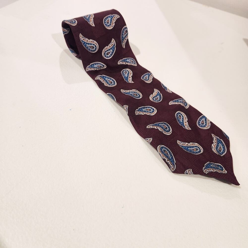Oscar De La Renta Culture Collection 100% Silk Burgundy Paisley Print Neck Tie